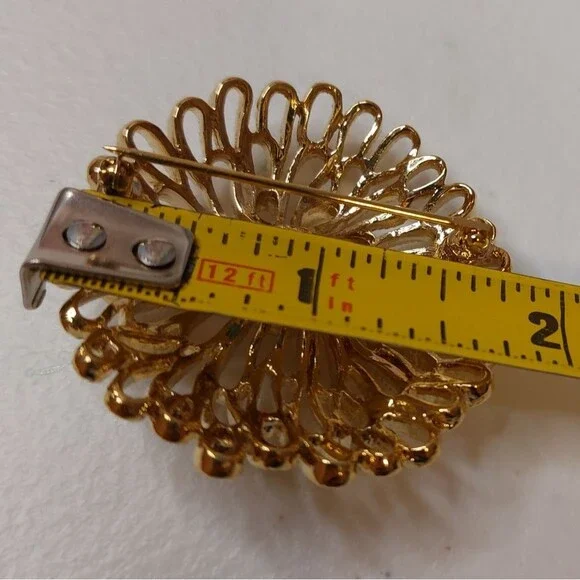 Vintage Trifari Gold Tone Filigree Domed Chrysanthemum Brooch Pin - Picture 6 of 6